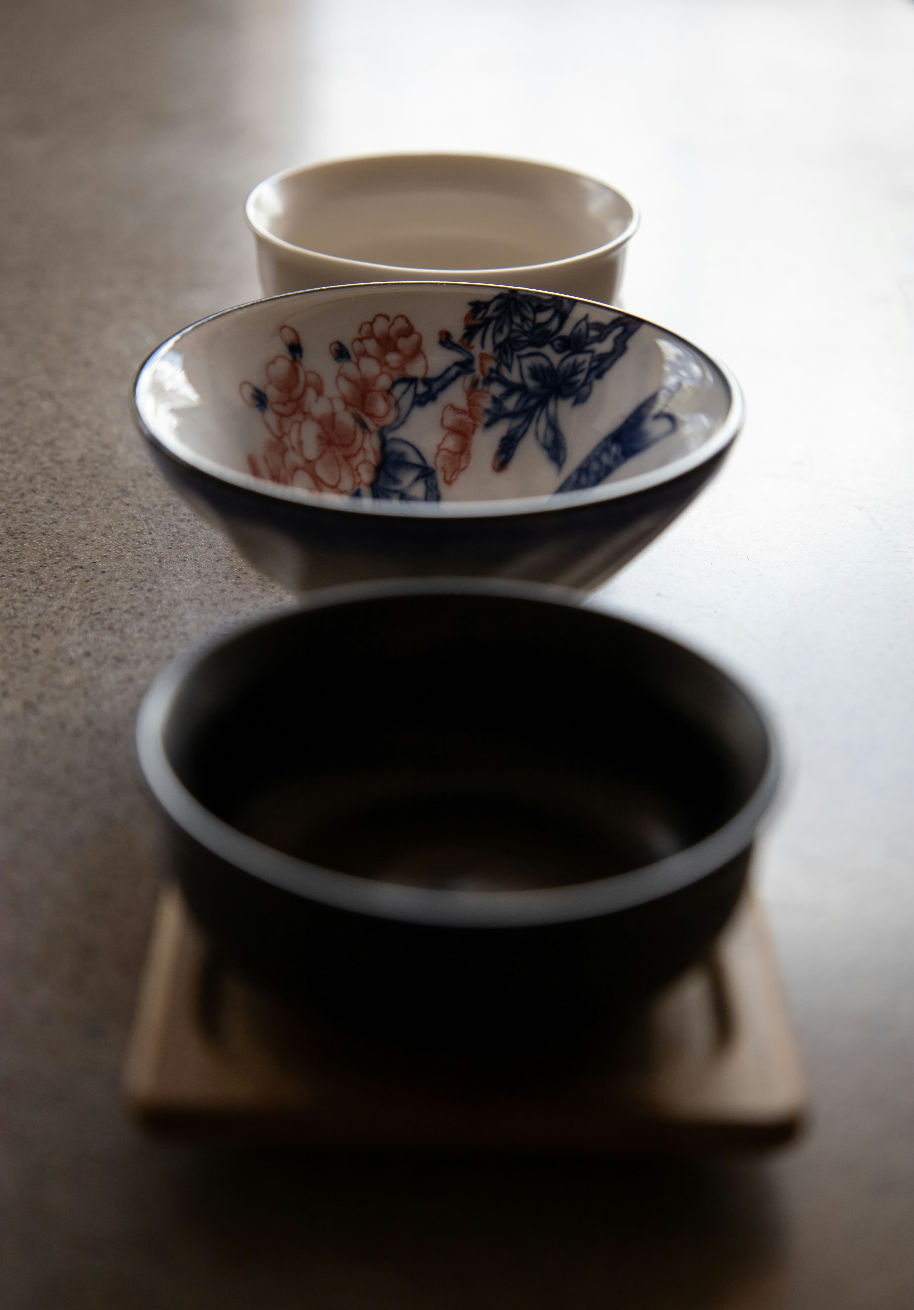 A quiet table setting at a small Japanese eatery (illustrative image)